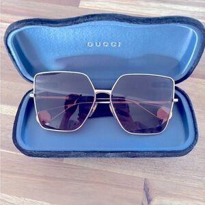 Like new GUCCI sunglasses M1VDP01640